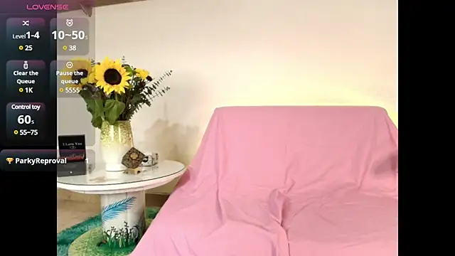 Elliee  online show from February 18, 2025, 4:14 pm