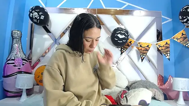 angelina ny online show from October 22, 2025, 1:32 pm