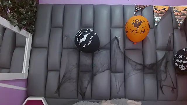 angelina ny online show from October 18, 2025, 1:35 pm