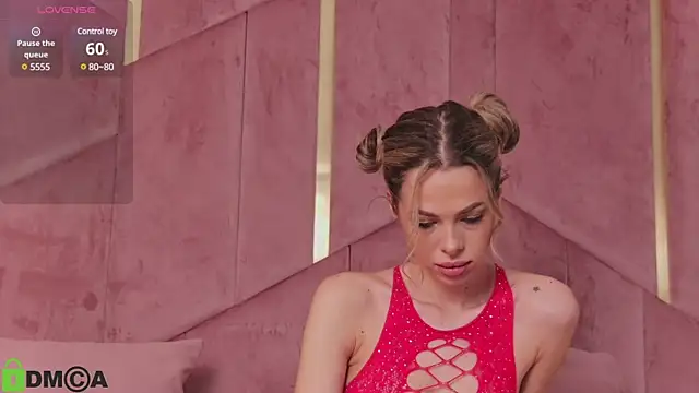 Snapshot of AllenaMoon chatting on January 21, 2025, 8:43 pm AllenaMoon online show from January 21, 2025, 8:43 pm