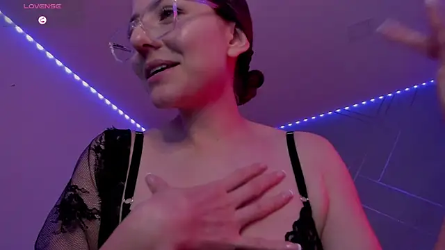 Ich Bin Julia online show from February 14, 2025, 2:54 pm