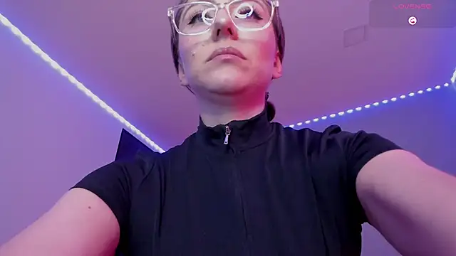 Ich Bin Julia online show from March 3, 2025, 2:17 pm