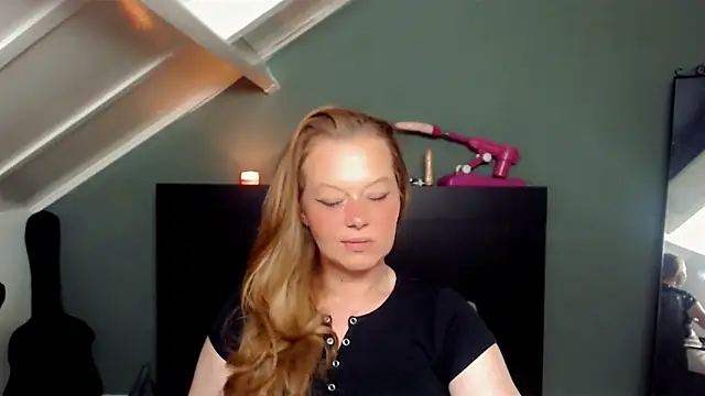 Snapshot of roxanna24 chatting on April 26, 2026, 7:33 pm roxanna24 online show from April 26, 2026, 7:33 pm