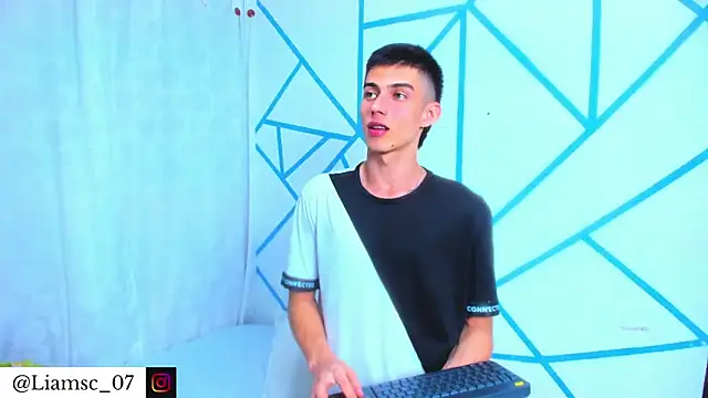 liam scott77 online show from December 20, 2025, 11:29 pm