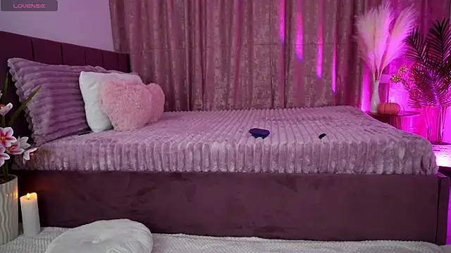 Snapshot of EmilyHudsson_1 chatting on October 30, 2025, 6:27 pm EmilyHudsson 1 online show from October 30, 2025, 6:27 pm