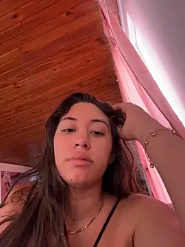 Barbielatinas online show from December 15, 2025, 2:23 pm