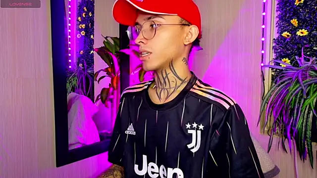 Snapshot of Micaela_Rangel chatting on October 18, 2025, 5:04 pm Micaela Rangel online show from October 18, 2025, 5:04 pm