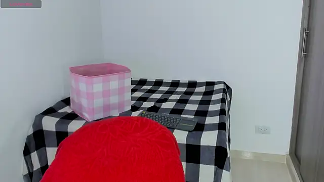 Natasha su  online show from January 16, 2025, 11:59 pm