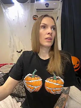 Snapshot of RachelBelI chatting on October 19, 2025, 11:40 pm RachelBelI online show from October 19, 2025, 11:40 pm