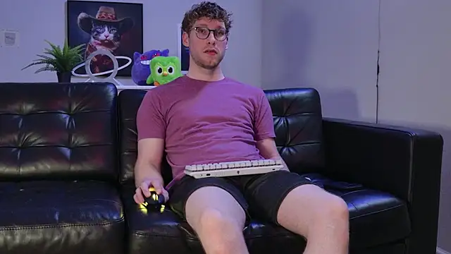 BlueEyedTallGuy94 online show from October 15, 2025, 12:42 am