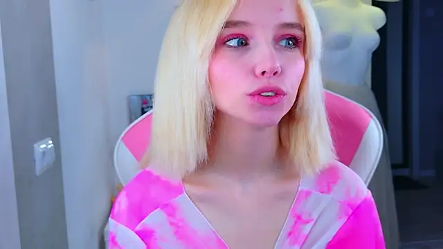 b4by LoL1 online show from April 14, 2026, 5:23 am