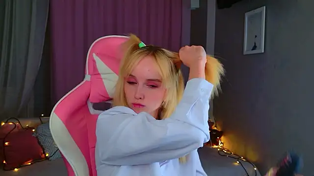 Snapshot of b4by_LoL1 chatting on February 27, 2026, 2:17 pm b4by LoL1 online show from February 27, 2026, 2:17 pm