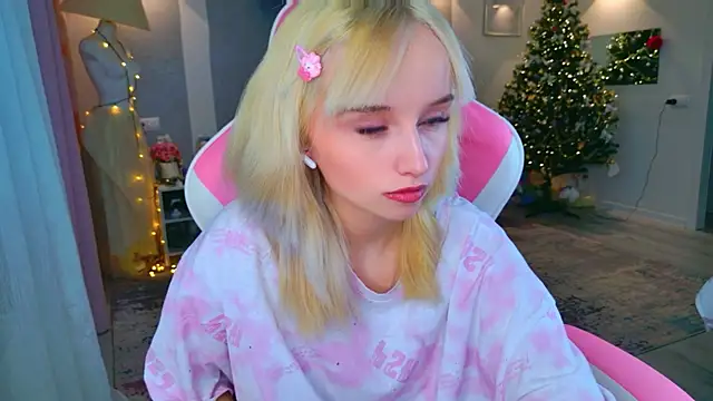 Snapshot of b4by_LoL1 chatting on January 19, 2026, 11:14 am b4by LoL1 online show from January 19, 2026, 11:14 am