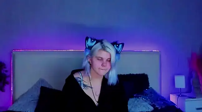 JoannLowe online show from February 27, 2025, 2:46 am