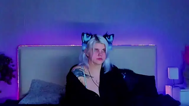 JoannLowe online show from February 27, 2025, 11:59 pm