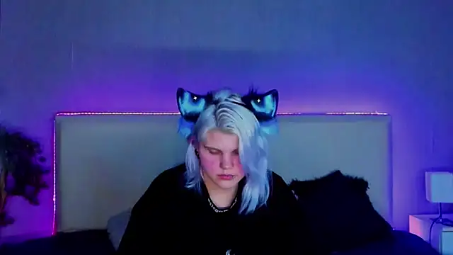 JoannLowe online show from February 10, 2025, 8:42 pm