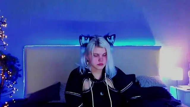 JoannLowe online show from March 5, 2025, 10:54 pm