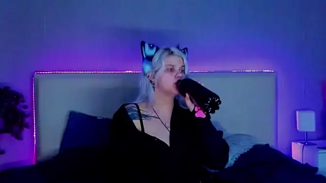 JoannLowe online show from March 2, 2025, 8:03 pm