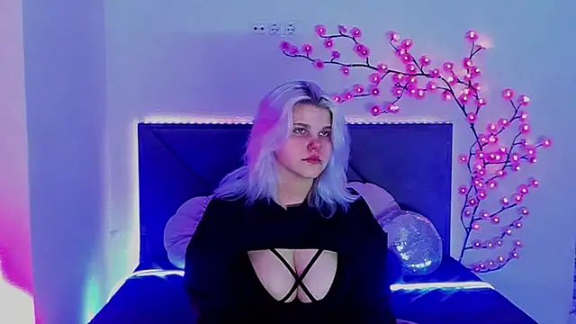 JoannLowe online show from April 8, 2026, 7:26 pm