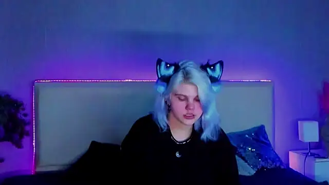 JoannLowe online show from February 18, 2025, 8:36 pm
