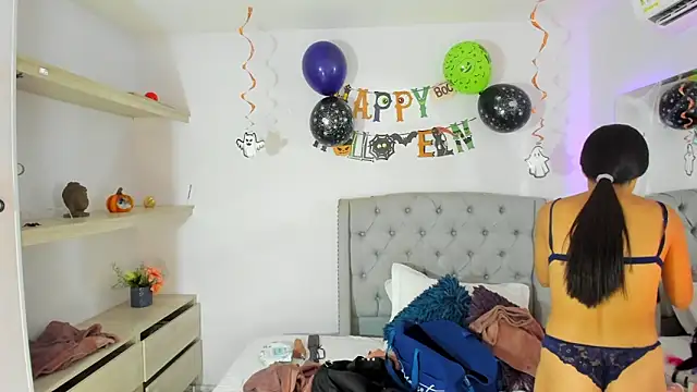 Snapshot of TianaReedd chatting on October 29, 2025, 12:26 pm TianaReedd online show from October 29, 2025, 12:26 pm