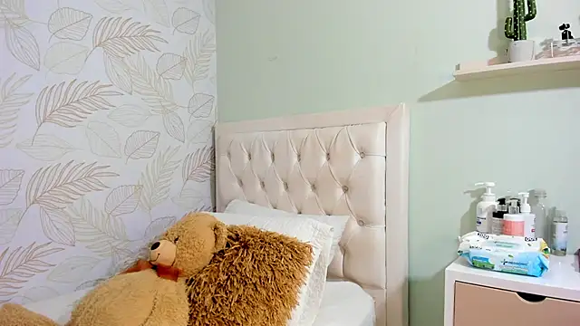 TianaReedd online show from February 22, 2025, 1:02 pm