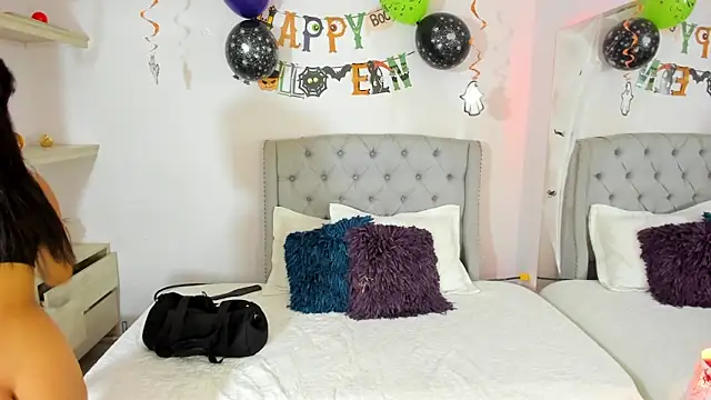 Snapshot of TianaReedd chatting on October 27, 2025, 12:39 pm TianaReedd online show from October 27, 2025, 12:39 pm