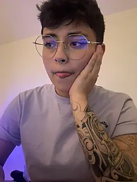 Snapshot of Ashley_Chriss chatting on February 22, 2025, 12:05 am Ashley Chriss online show from February 22, 2025, 12:05 am