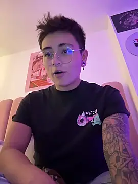 Snapshot of Ashley_Chriss chatting on September 21, 2025, 11:32 pm Ashley Chriss online show from September 21, 2025, 11:32 pm