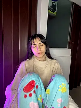 Catyloves online show from December 6, 2024, 10:21 am