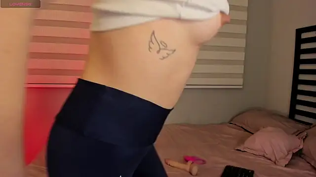 Snapshot of Catyloves chatting on September 17, 2025, 11:40 pm Catyloves online show from September 17, 2025, 11:40 pm