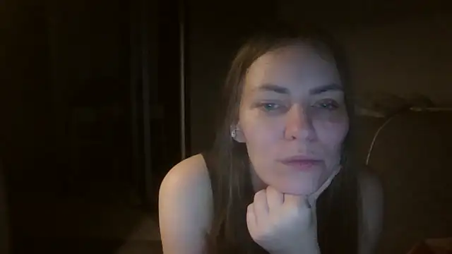 Snapshot of AnnaDiamond1 chatting on October 17, 2025, 10:11 pm AnnaDiamond1 online show from October 17, 2025, 10:11 pm