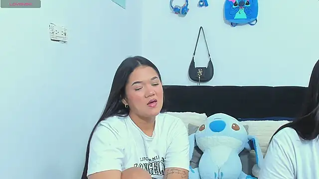 Snapshot of sara_mendez2 chatting on December 14, 2025, 11:32 pm sara mendez2 online show from December 14, 2025, 11:32 pm