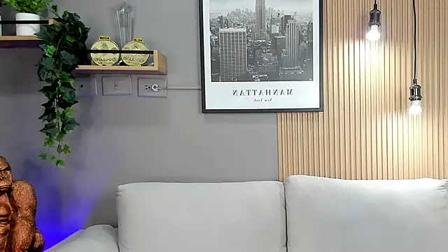 ApoloMakris online show from October 24, 2025, 8:08 pm