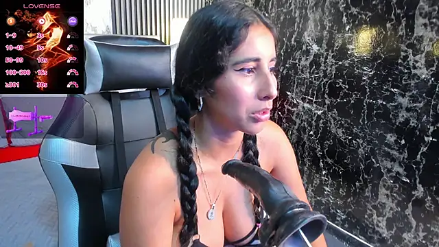 Snapshot of VICTORIA_HOUSTON chatting on October 16, 2025, 12:35 pm VICTORIA HOUSTON online show from October 16, 2025, 12:35 pm