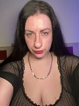 Snapshot of Evelinia chatting on May 14, 2026, 3:42 pm Evelinia online show from May 14, 2026, 3:42 pm
