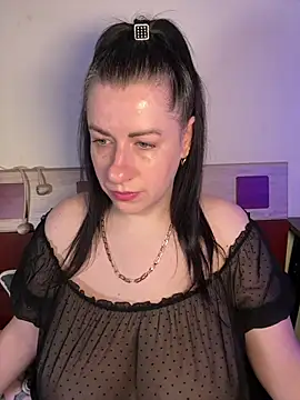 Snapshot of Evelinia chatting on June 1, 2026, 3:55 pm Evelinia online show from June 1, 2026, 3:55 pm