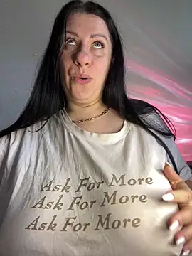 Evelinia online show from September 25, 2025, 12:44 pm