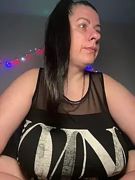 Evelinia online show from April 8, 2026, 3:13 pm