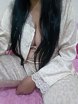 Snapshot of Liyan- chatting on October 13, 2025, 3:35 pm Liyan- online show from October 13, 2025, 3:35 pm