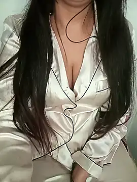 Snapshot of Liyan- chatting on March 3, 2025, 1:38 am Liyan- online show from March 3, 2025, 1:38 am