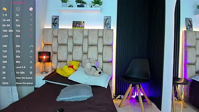 Snapshot of little_sophie18 chatting on November 1, 2025, 7:52 pm little sophie18 online show from November 1, 2025, 7:52 pm