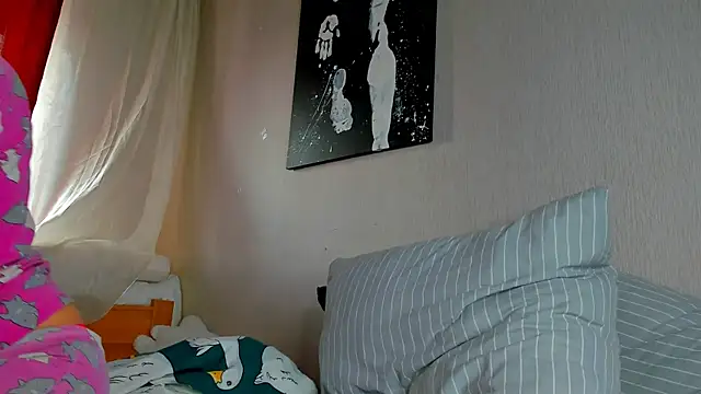 Snapshot of foxy_blond chatting on September 22, 2025, 1:11 am foxy blond online show from September 22, 2025, 1:11 am