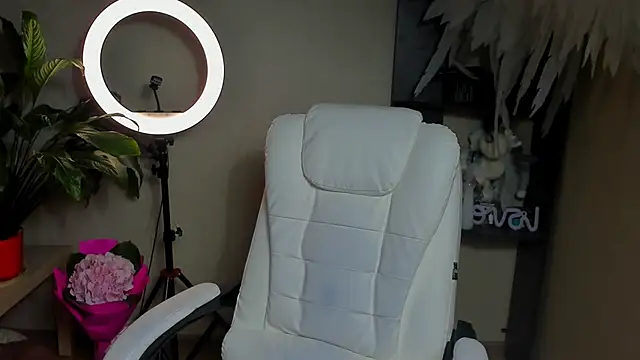 Snapshot of foxy_blond chatting on October 3, 2025, 12:25 am foxy blond online show from October 3, 2025, 12:25 am