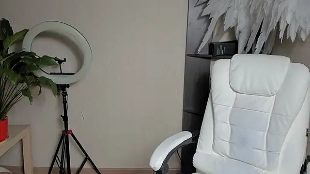 Snapshot of foxy_blond chatting on September 16, 2025, 12:11 am foxy blond online show from September 16, 2025, 12:11 am