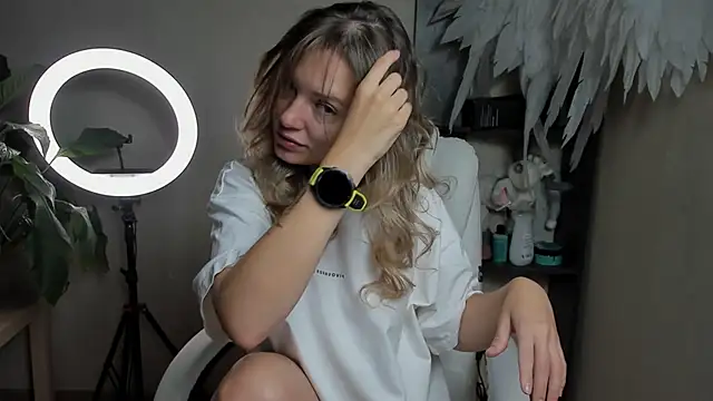 Snapshot of foxy_blond chatting on September 15, 2025, 12:11 am foxy blond online show from September 15, 2025, 12:11 am