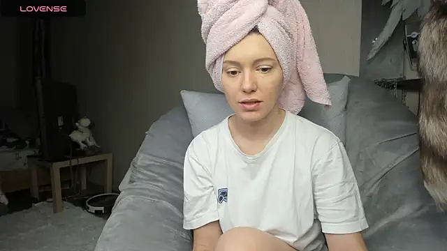 Snapshot of foxy_blond chatting on March 21, 2025, 3:22 am foxy blond online show from March 21, 2025, 3:22 am