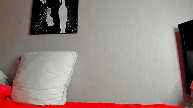 Snapshot of foxy_blond chatting on October 29, 2025, 12:20 am foxy blond online show from October 29, 2025, 12:20 am