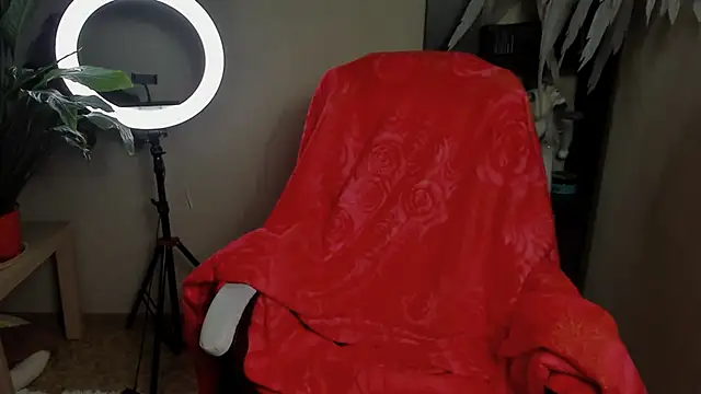 Snapshot of foxy_blond chatting on September 25, 2025, 12:05 am foxy blond online show from September 25, 2025, 12:05 am