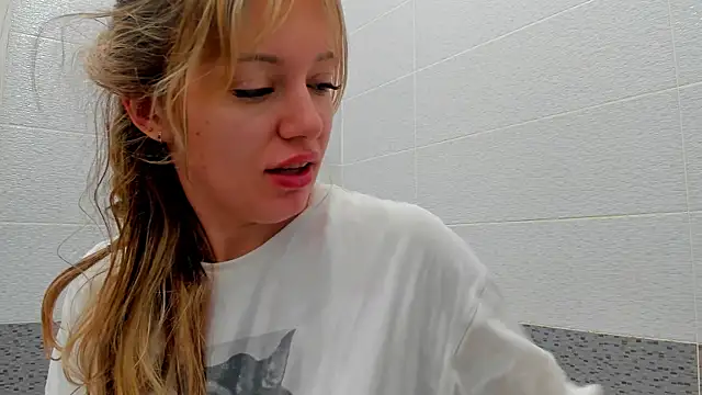 foxy blond online show from April 16, 2026, 12:22 am